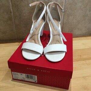 Like New Kelly & Katie White Hailee Sandal